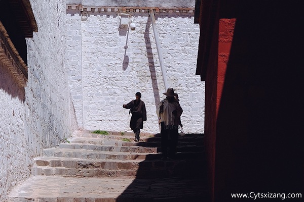 西藏报团旅游