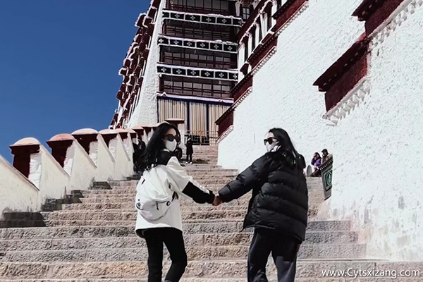西藏旅游得多少钱