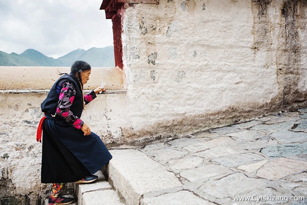 西藏旅游要带多少钱