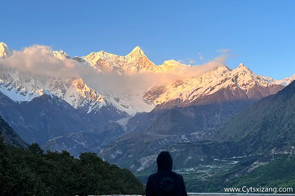 两个人4月份去西藏旅游多少钱